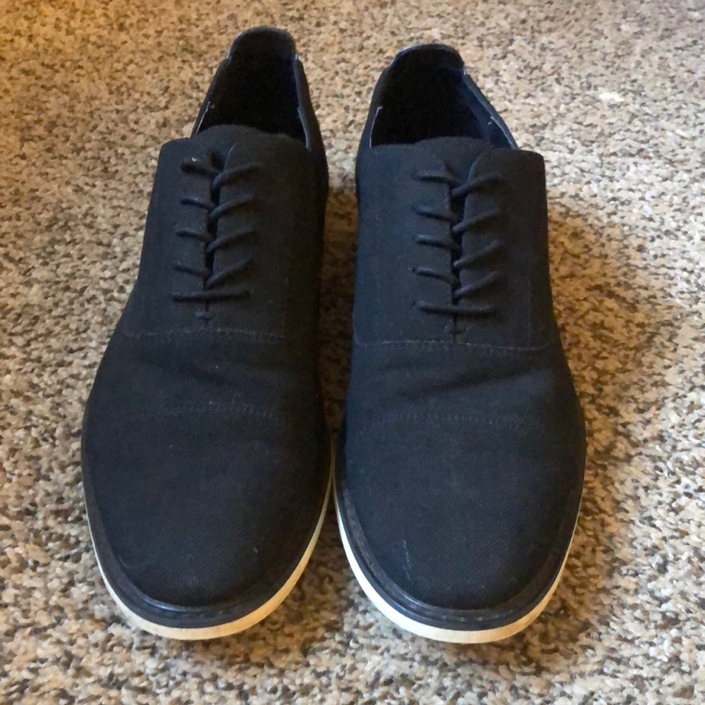 Lightly used Aldo dress shoes. Size 12.